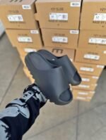 Yeezy Slides Mixed Pallet – High-Demand Streetwear Footwear for Resale Success