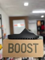 Yeezy Slides Mixed Pallet – High-Demand Streetwear Footwear for Resale Success