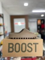 Yeezy Slides Mixed Pallet – High-Demand Streetwear Footwear for Resale Success