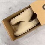 Yeezy Slides Mixed Pallet – High-Demand Streetwear Footwear for Resale Success