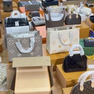 Wholesale Women’s Bags & Purses Pallet (100 Units — NWT) — Lot #WBAG-MIX-100 | Women’s Bags & Purses For Sale