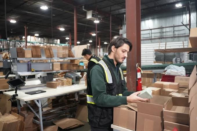Electronics Pallet Resale Guide: Authenticity, Profit Margins & Best Platforms